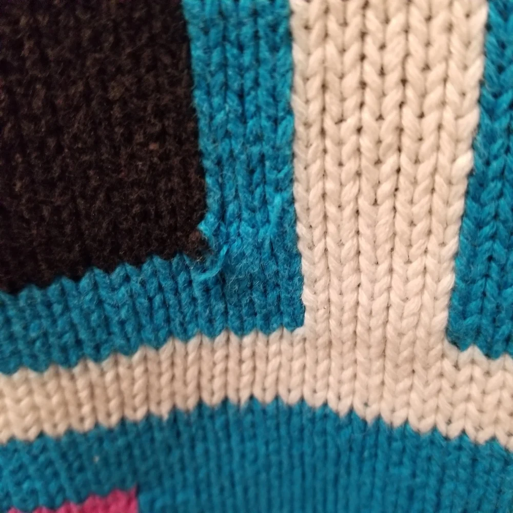 Vintage Izod Teal Geometric V-Neck Sweater with Pink & Black Accents - Picture 4 of 5